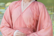 娱乐吃瓜君迪丽热巴吴磊,甜蜜互动引粉丝热议
